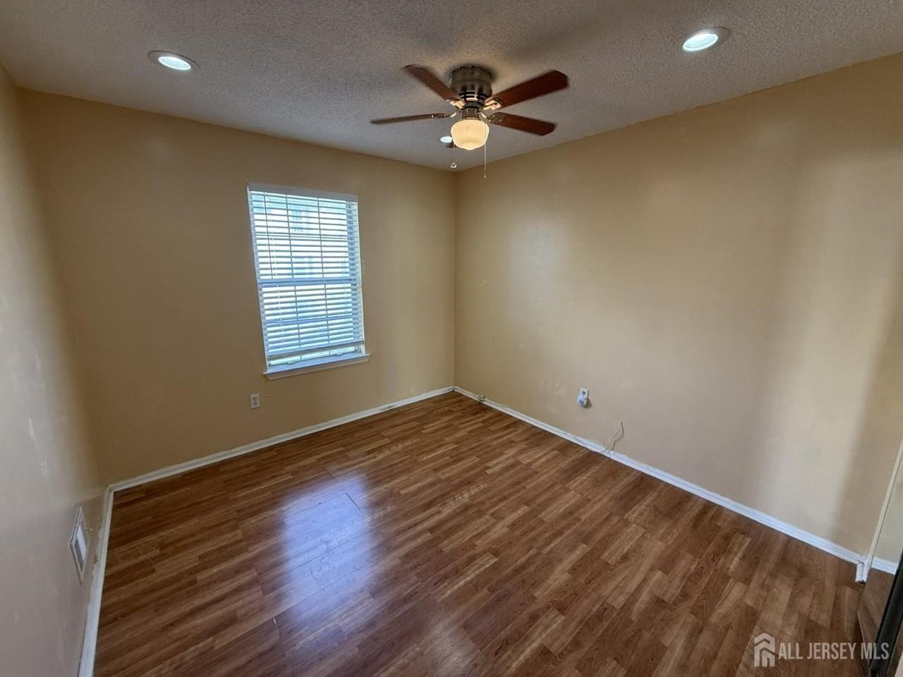 61 Brighton Way - Photo 7 of 16