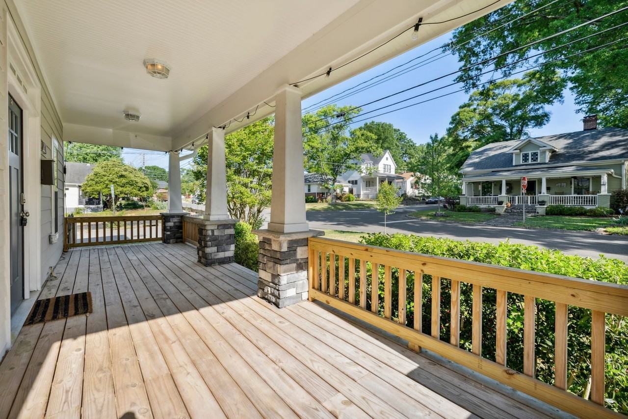 2411 Green St - Photo 2 of 19