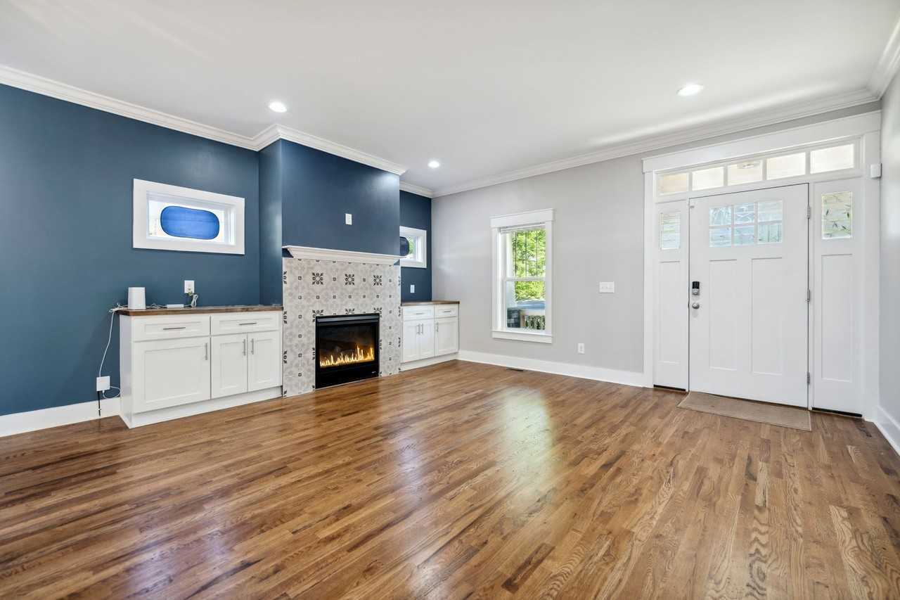 2411 Green St - Photo 3 of 19