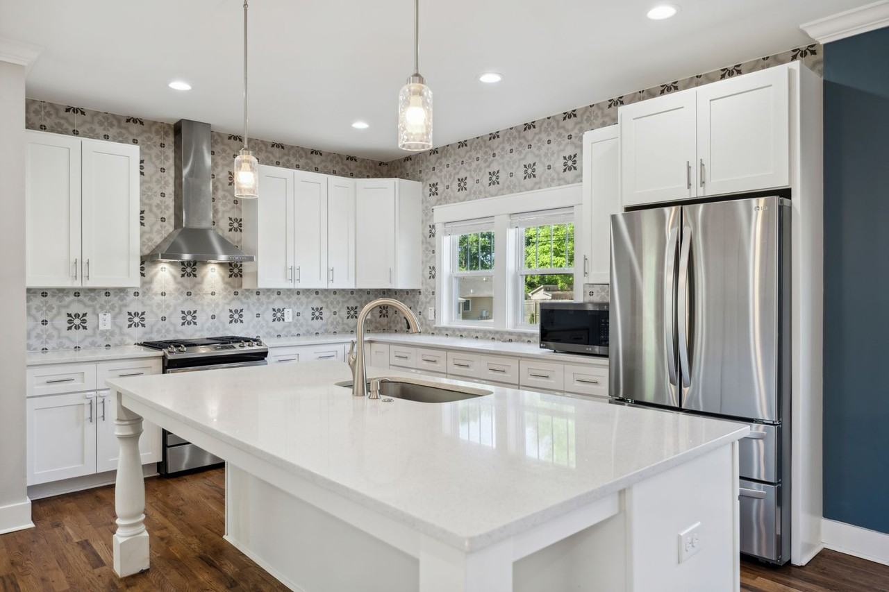 2411 Green St - Photo 5 of 19