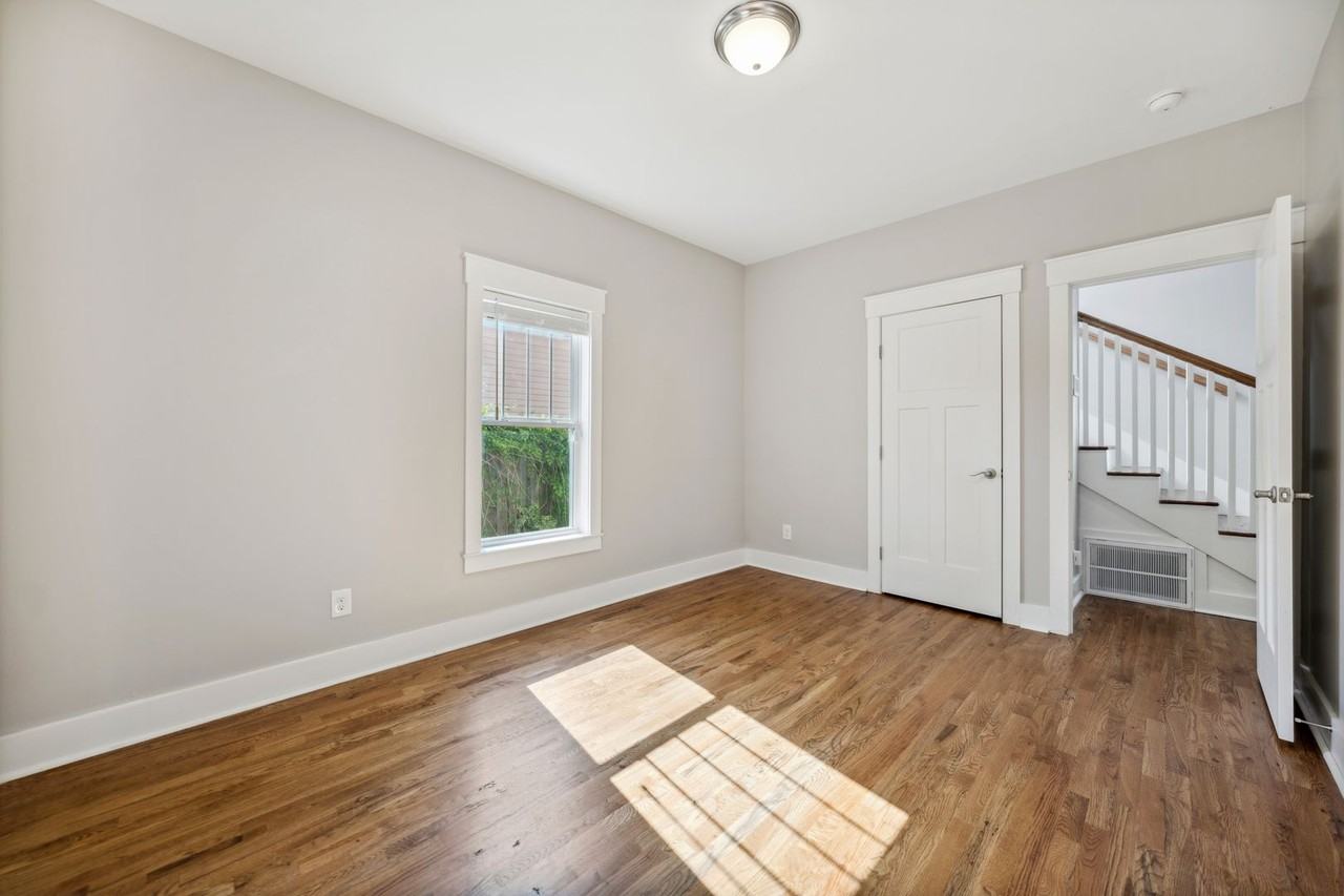 2411 Green St - Photo 6 of 19