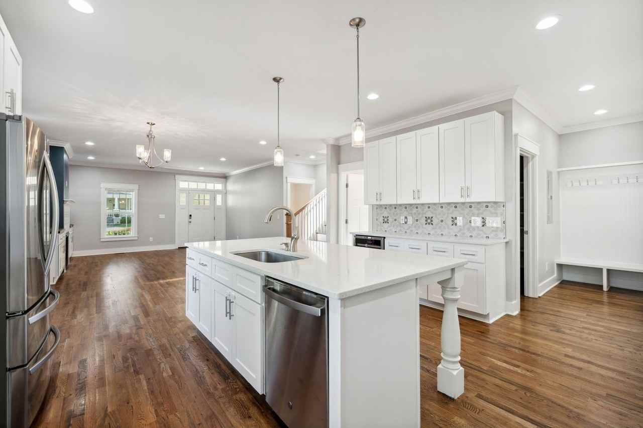 2411 Green St - Photo 7 of 19