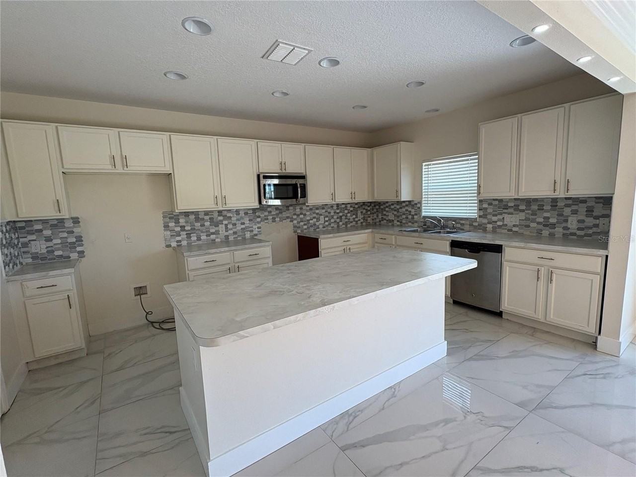 2237 Cypress Lake Pl - Photo 6 of 20