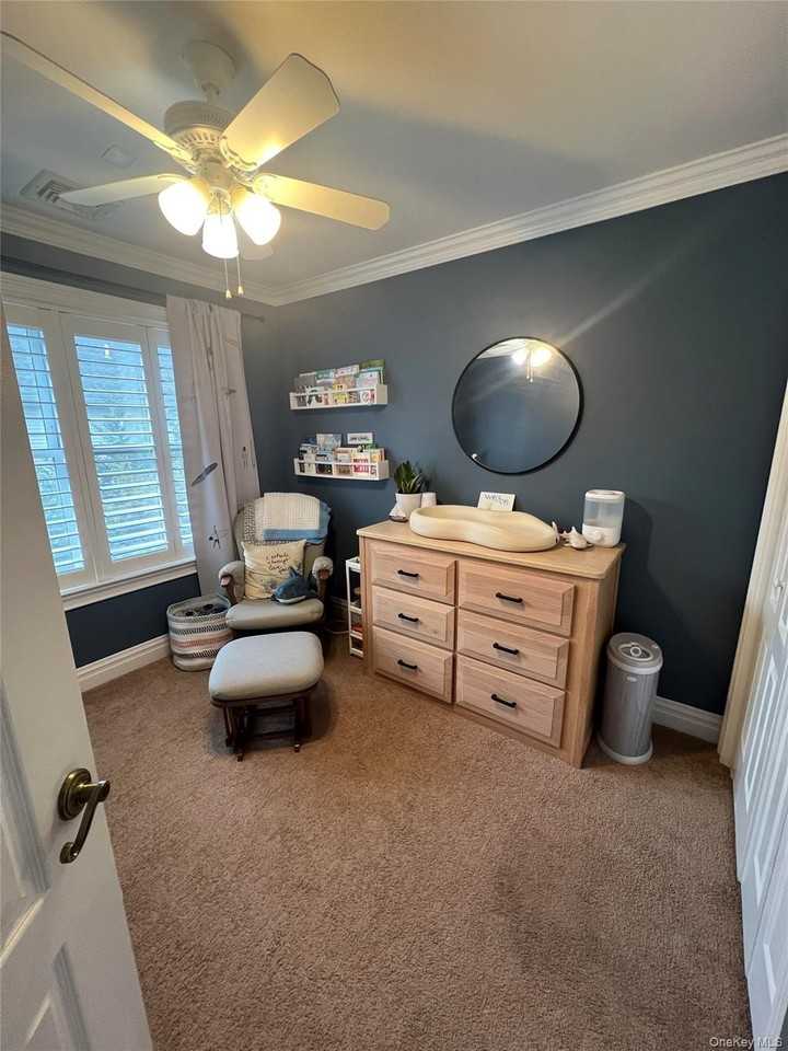 12 Della Dr - Photo 7 of 11