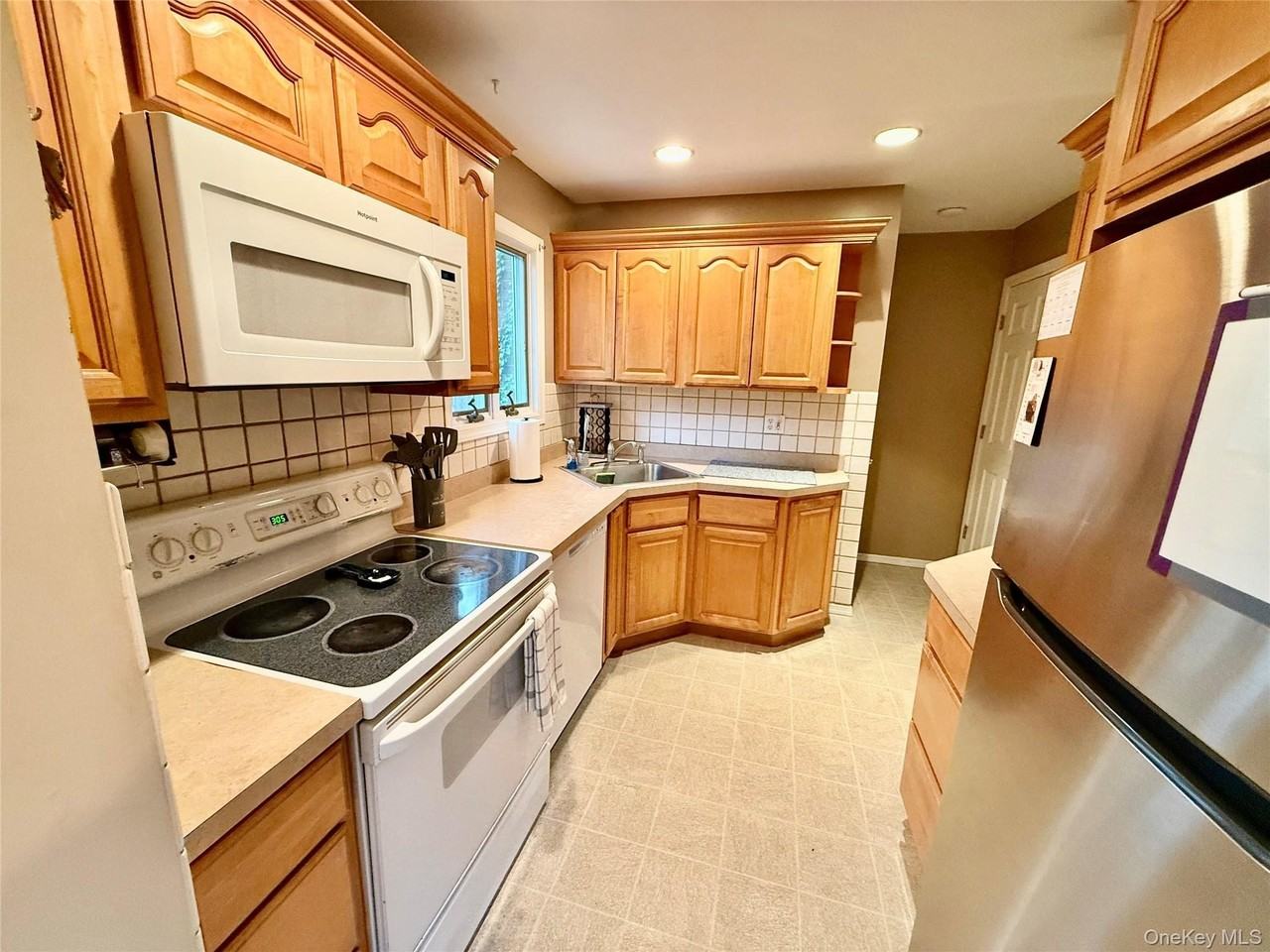 22 Van Wicklen Ct #B - Photo 7 of 15