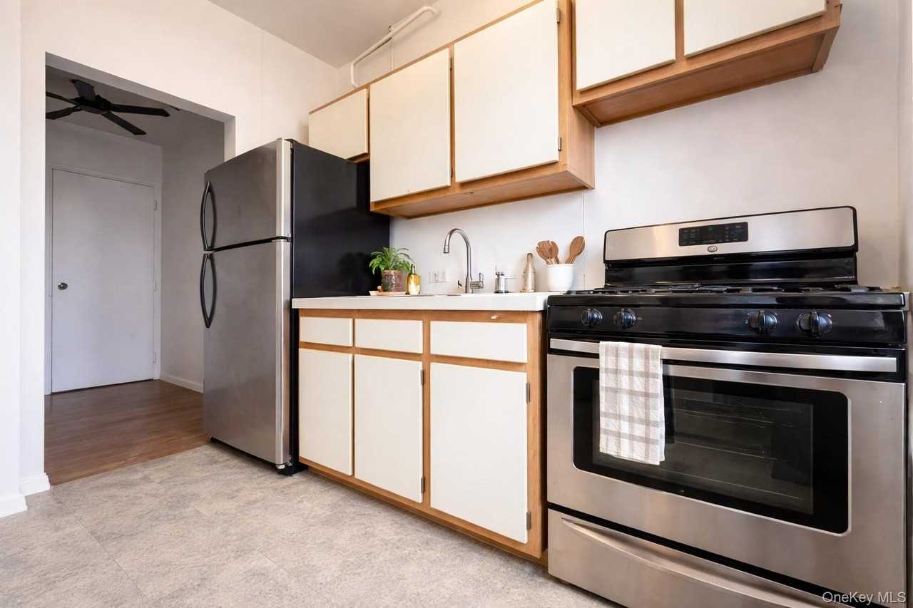 10 Franklin Ave #2MEF - Photo 4 of 6