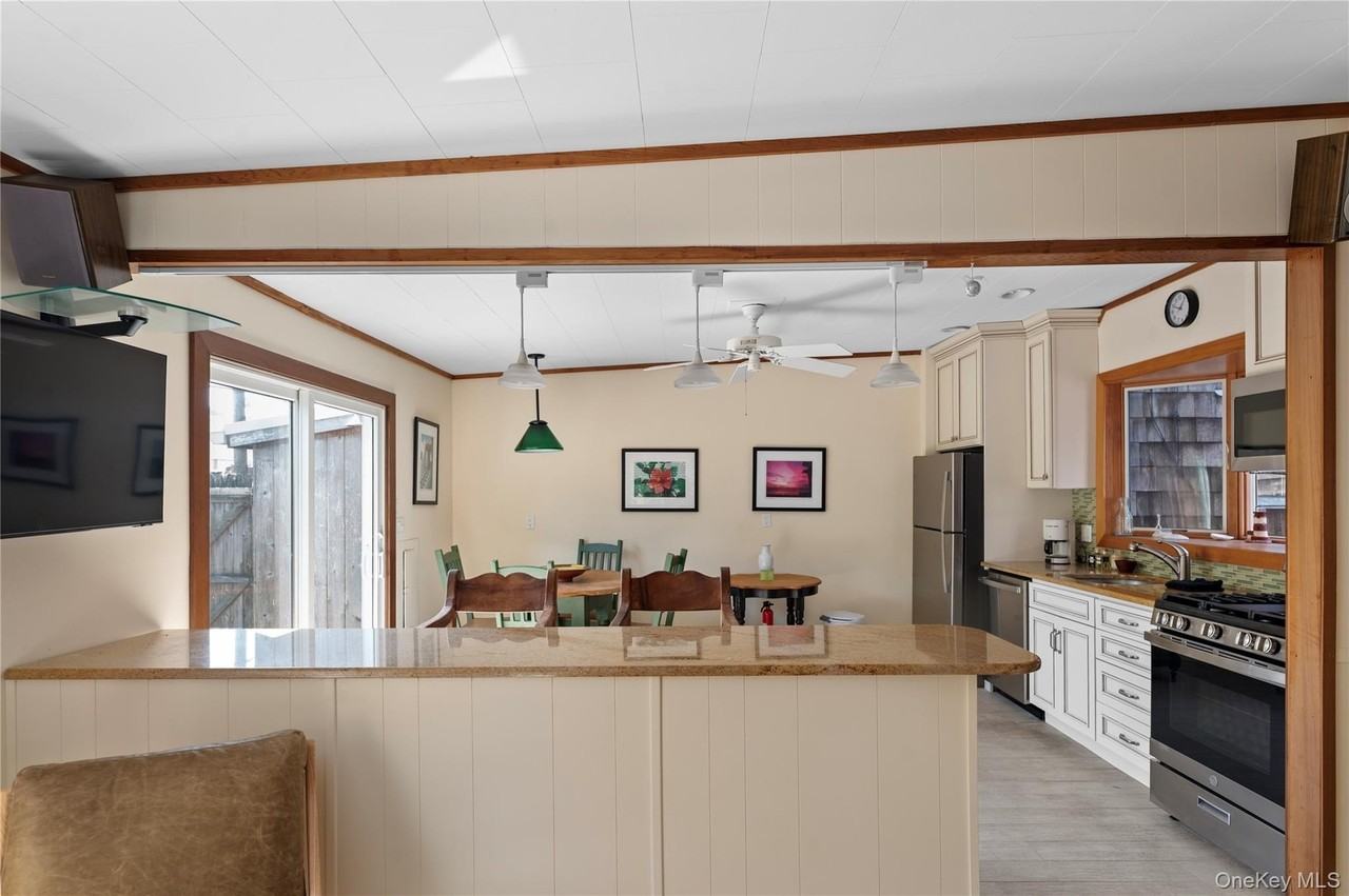 453 Dehnhoff Walk - Photo 3 of 11