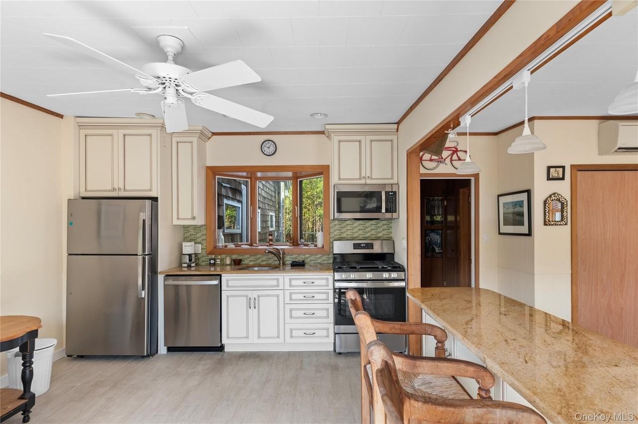 453 Dehnhoff Walk - Photo 5 of 11