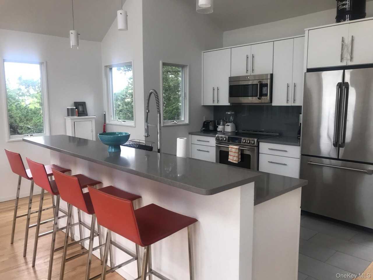 42 Evergreen Ave - Photo 3 of 12