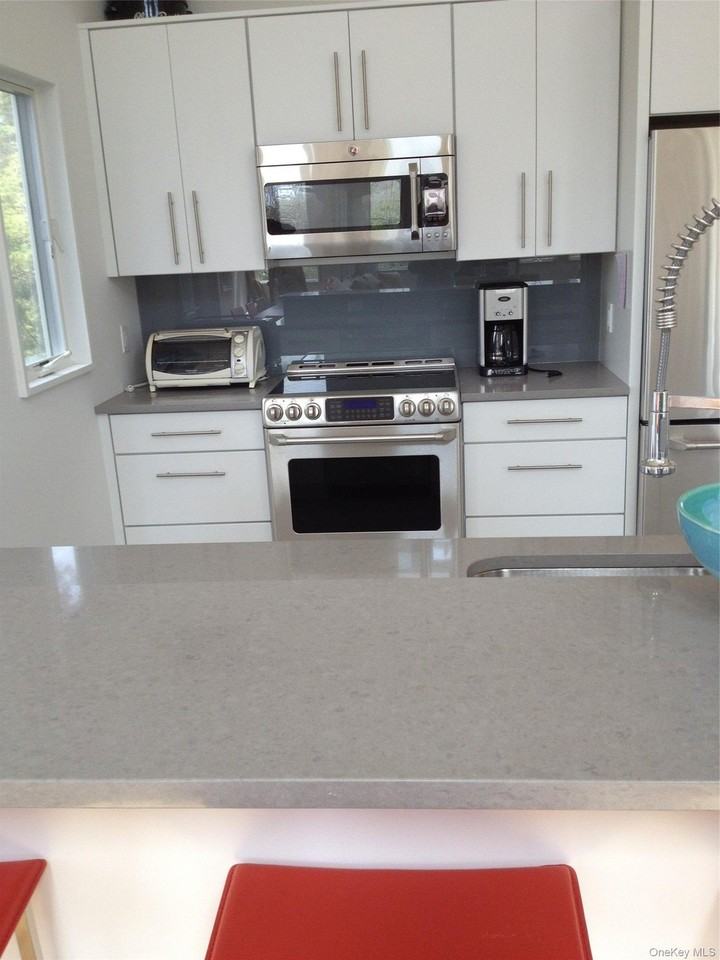 42 Evergreen Ave - Photo 4 of 12