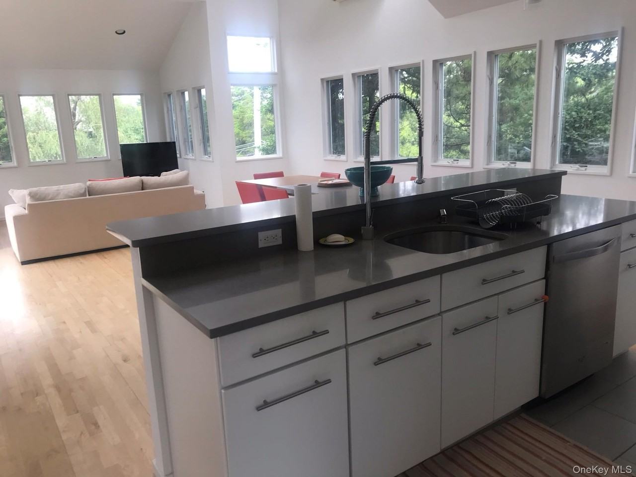 42 Evergreen Ave - Photo 5 of 12