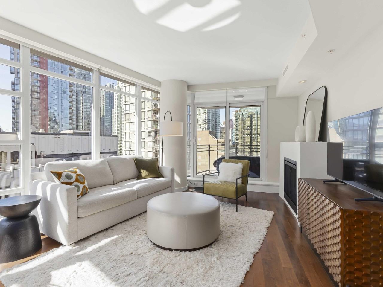 1205 West Hastings Street #1X05 - Photo 2 of 14