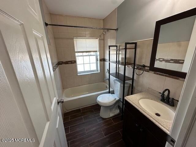 216 Ocean Gate Ave #2 - Photo 7 of 17