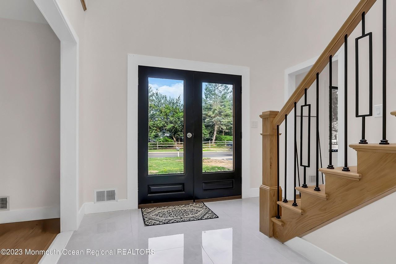 265 Whale Pond Rd - Photo 2 of 34