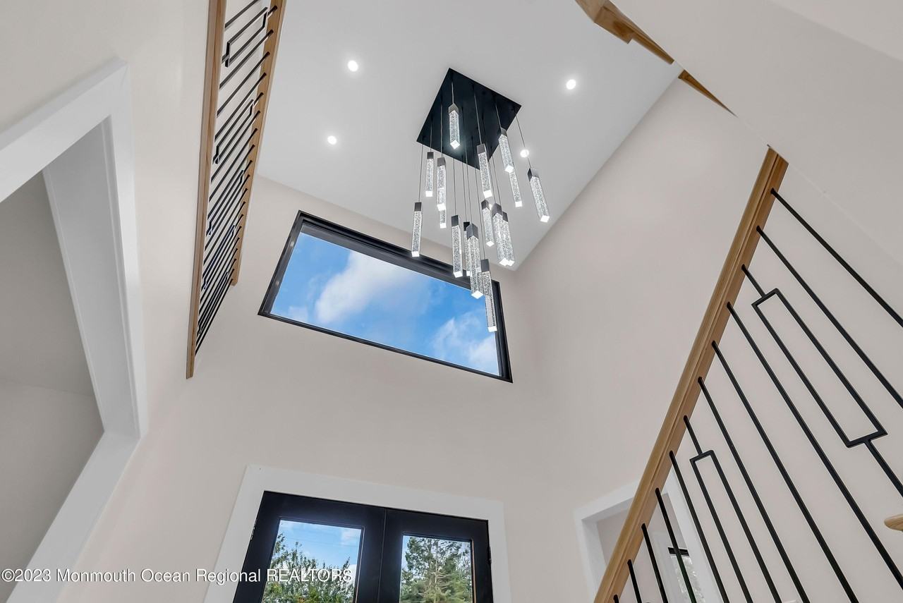 265 Whale Pond Rd - Photo 3 of 34