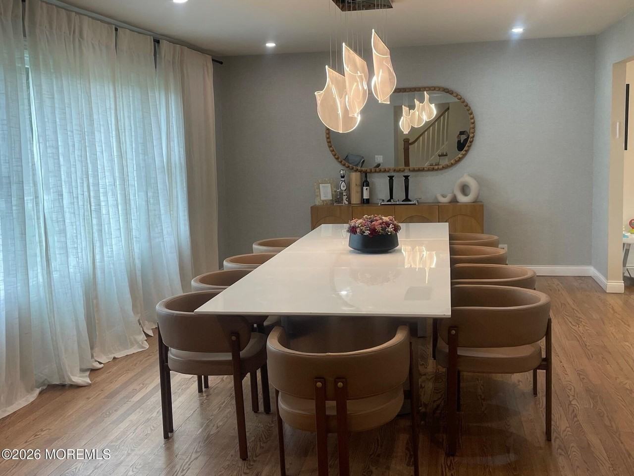 81 Hollywood Ave - Photo 2 of 13