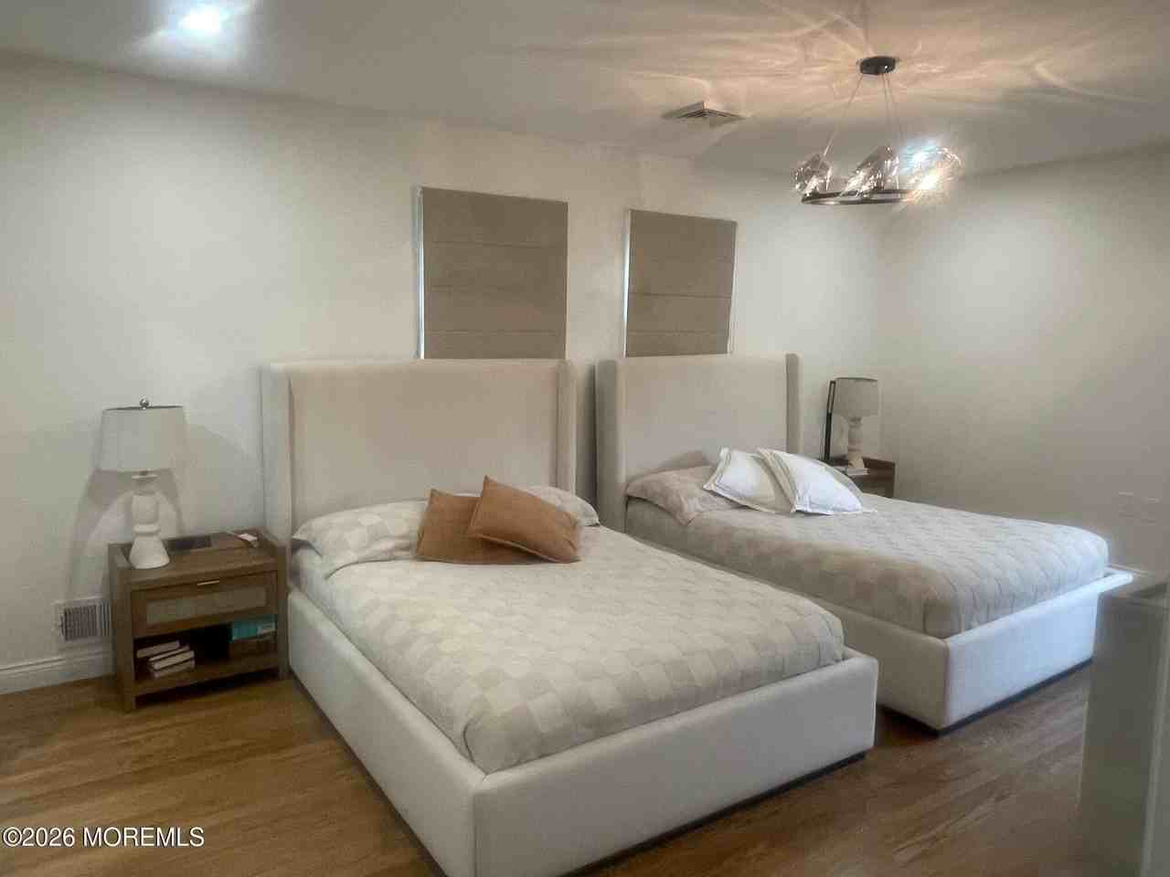 81 Hollywood Ave - Photo 7 of 13