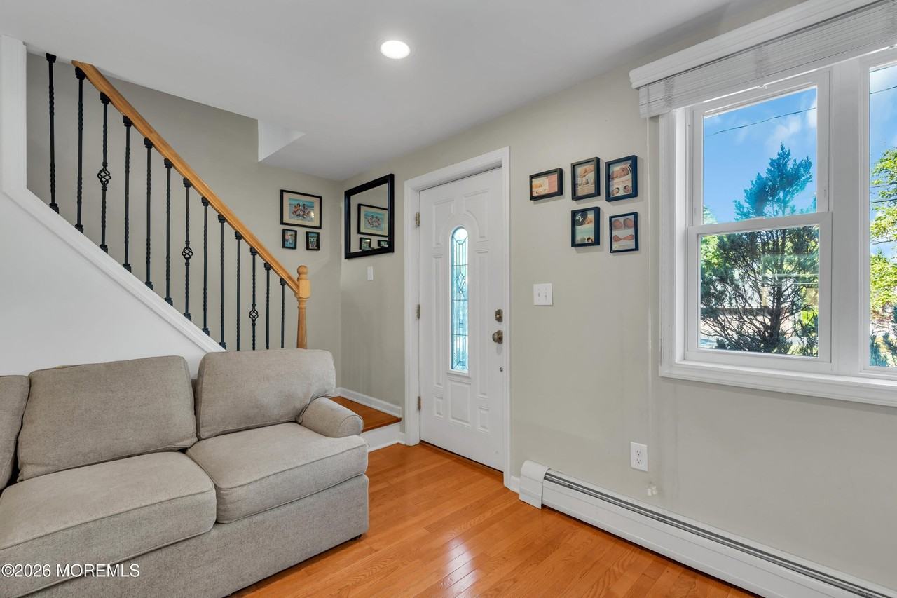 519 Ryeside Ave - Photo 4 of 37