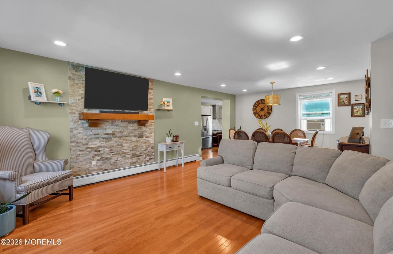 519 Ryeside Ave - Photo 5 of 37