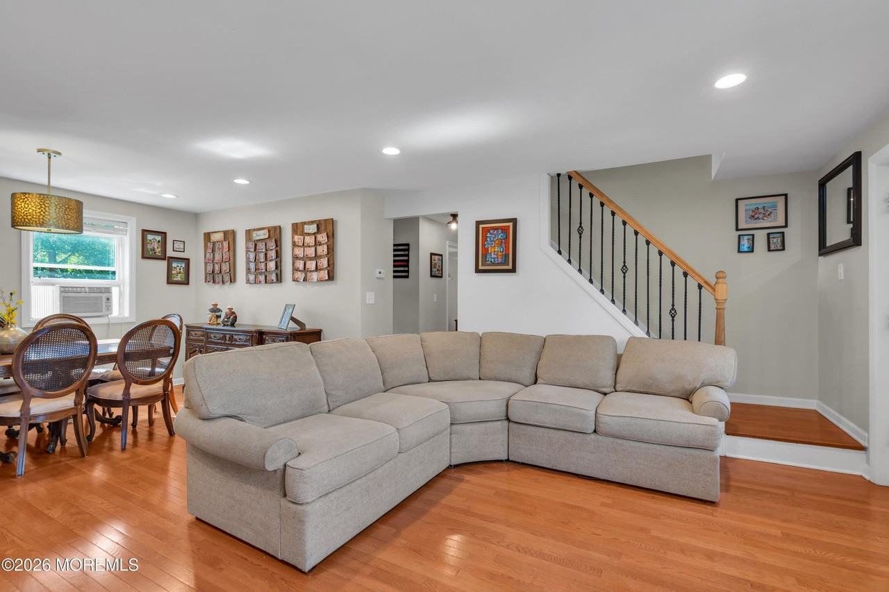 519 Ryeside Ave - Photo 6 of 37