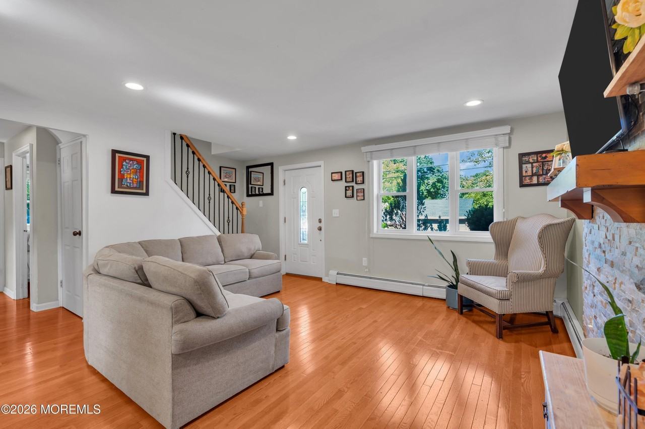 519 Ryeside Ave - Photo 7 of 37