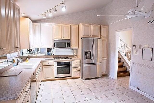 614 Leamington Ave - Photo 5 of 13