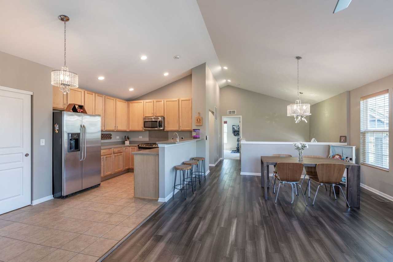 472 Valentine Way #472 - Photo 3 of 15