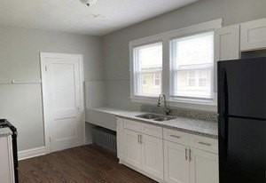 6957 S Artesian Ave #1 - Photo 4 of 4