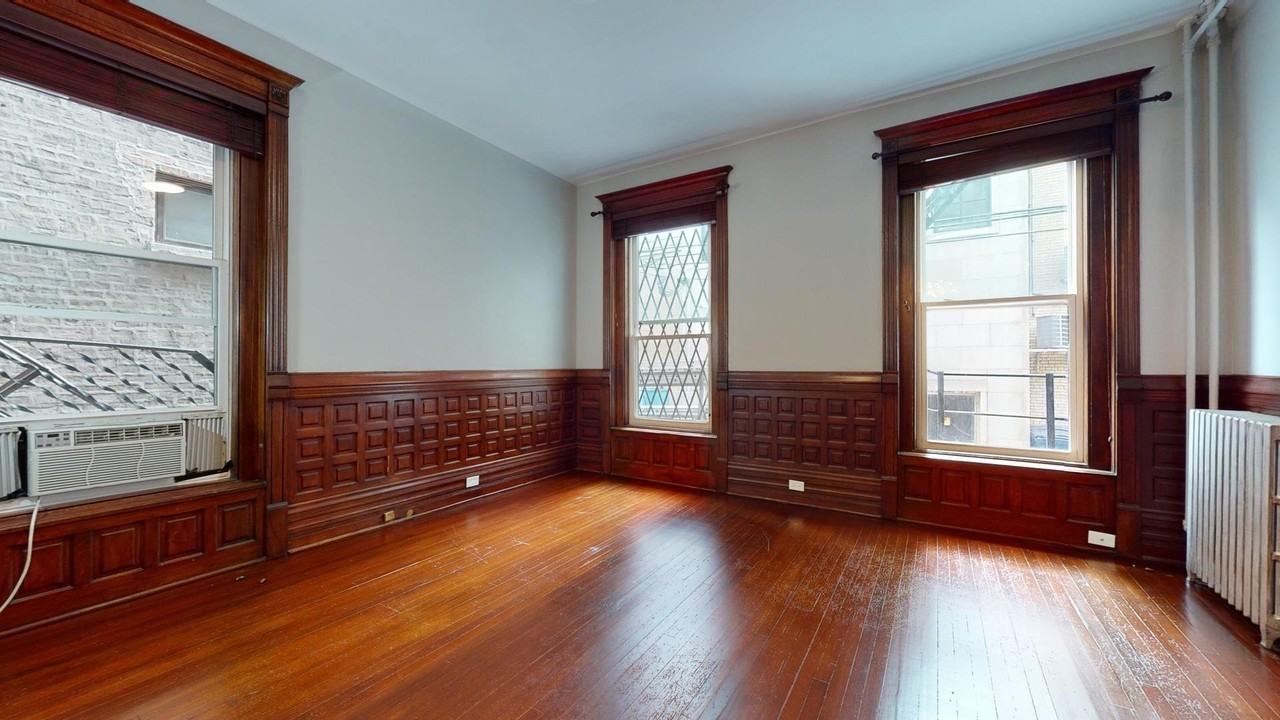 21 E Division St #1S - Photo 3 of 9