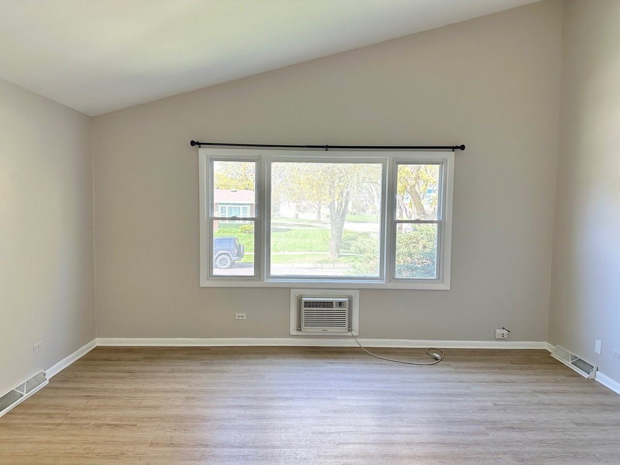 525 Ryan Ln #B - Photo 2 of 14