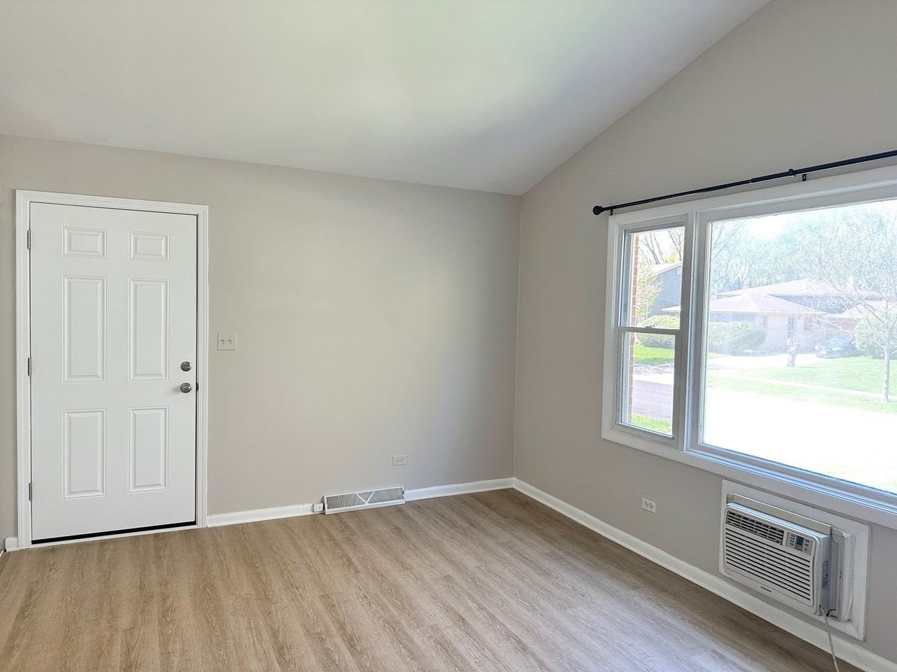 525 Ryan Ln #B - Photo 4 of 14