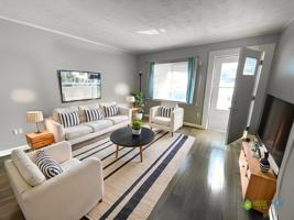 featured image of 233 E Spruce St #1