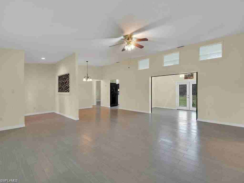 260 12th St Se - Photo 4 of 29