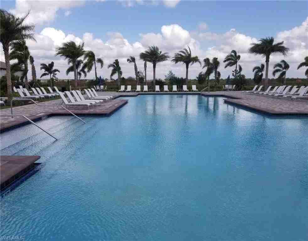 5198 Vizcaya St - Photo 7 of 10