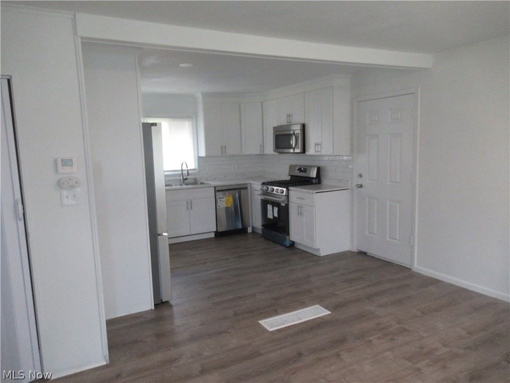 1462 Harvard Dr - Photo 4 of 23