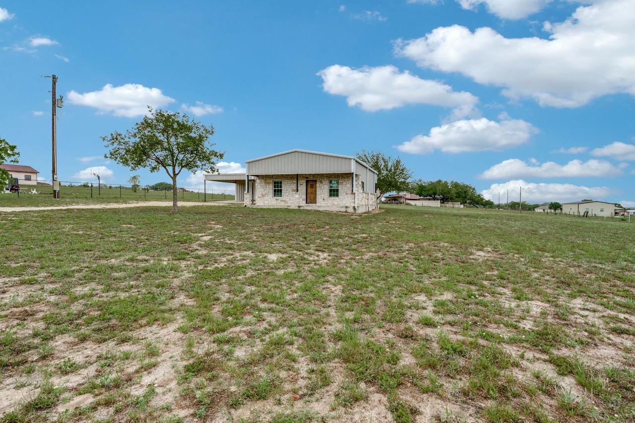 429 Quail Hollow Dr - Photo 2 of 25