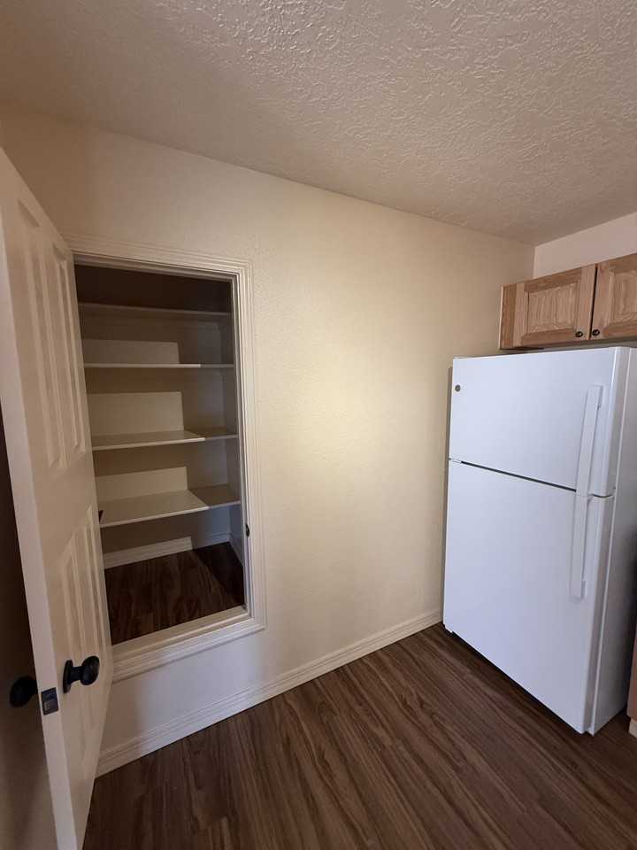 1721 Girard Blvd Se #C - Photo 7 of 15