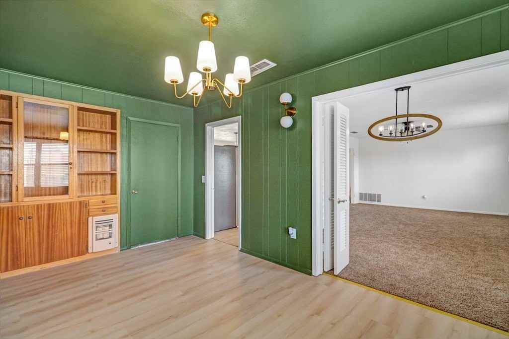 1402 E 21st St - Photo 3 of 13