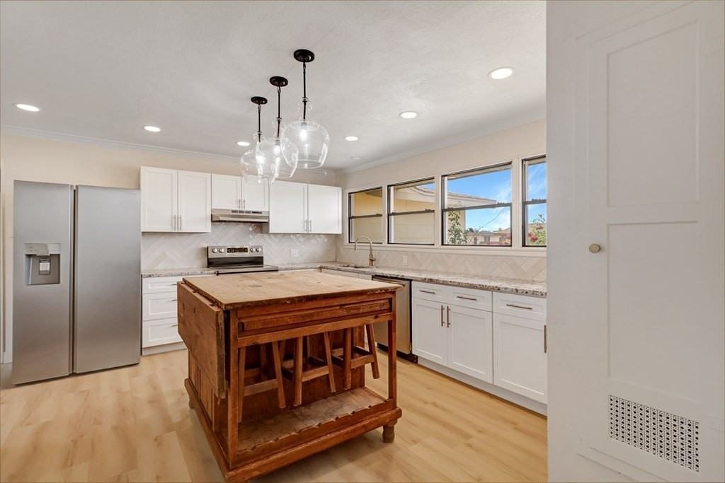 1402 E 21st St - Photo 4 of 13