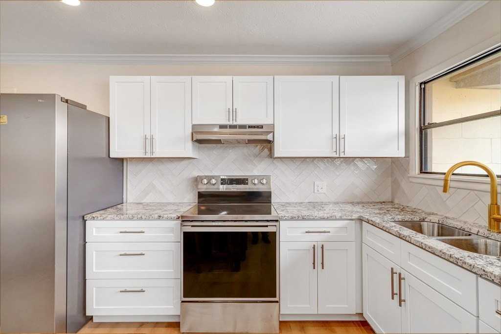 1402 E 21st St - Photo 5 of 13