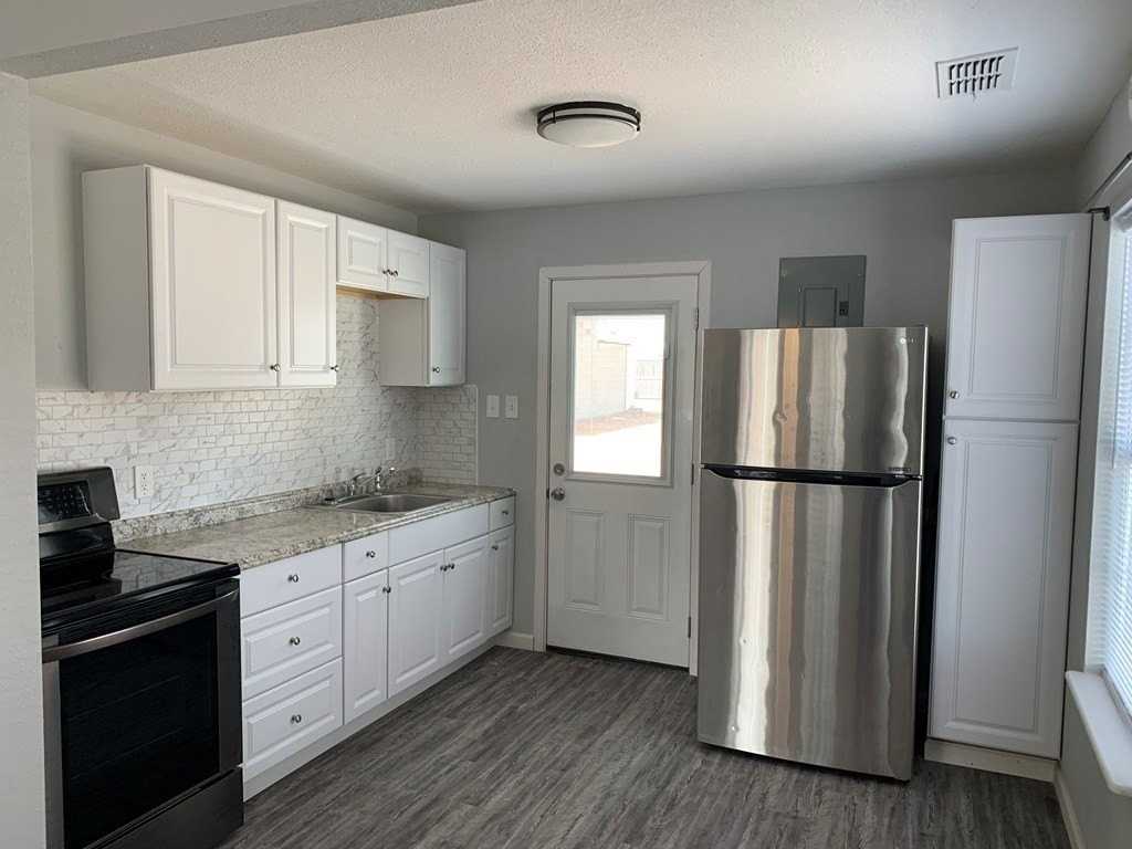 1909 N Hancock Ave - Photo 4 of 9