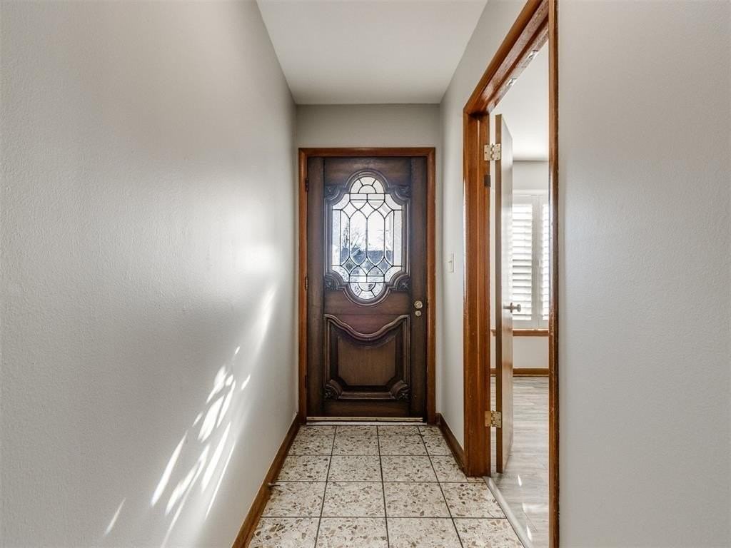 421 Foreman Ave - Photo 2 of 24