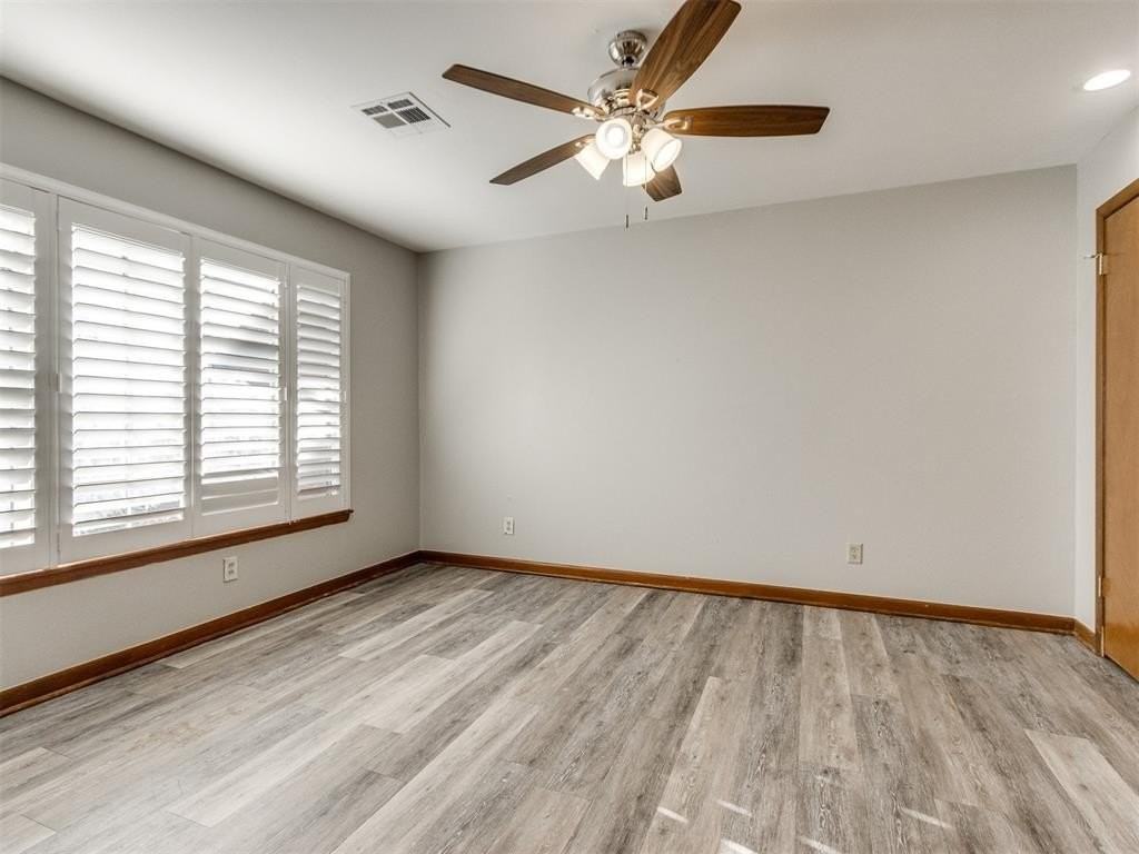 421 Foreman Ave - Photo 3 of 24