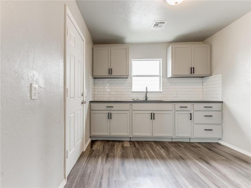 1716 Sw 18th St - Photo 3 of 27