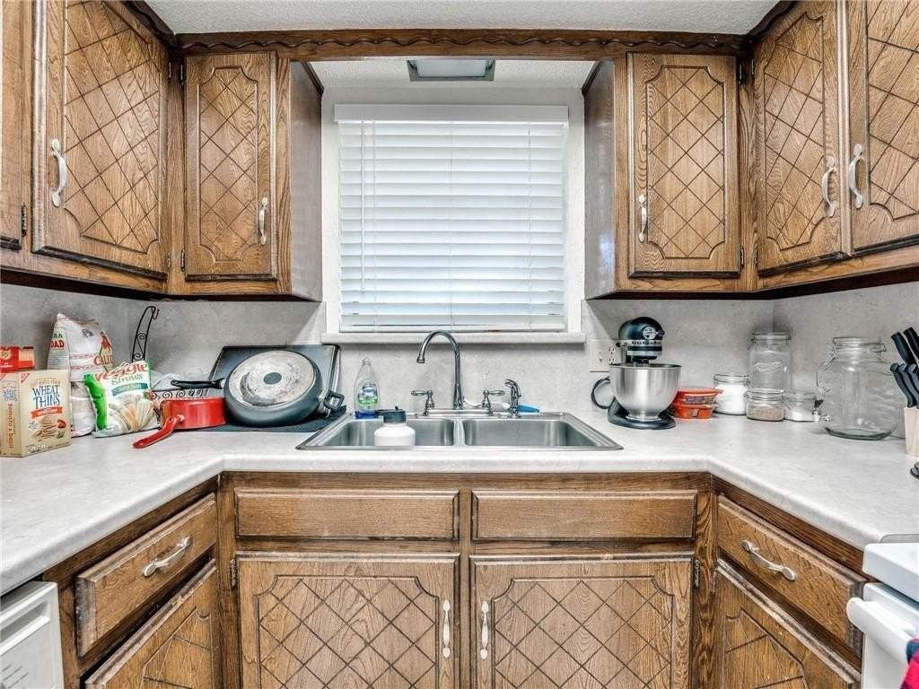 9907 Mashburn Blvd - Photo 7 of 26