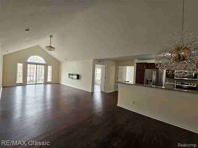 8469 Heywood Cir - Photo 4 of 15