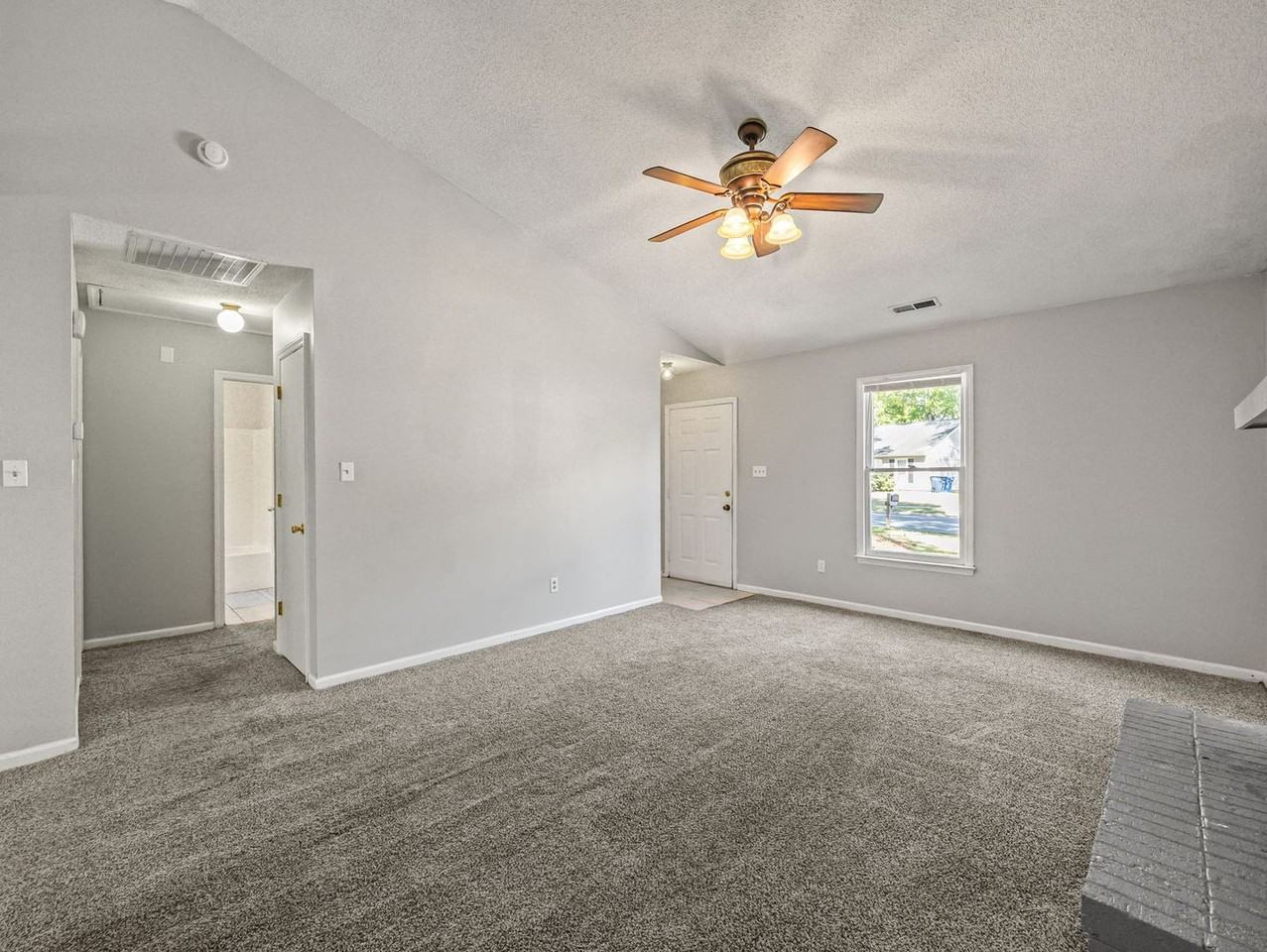 122 Corey Cir - Photo 3 of 19