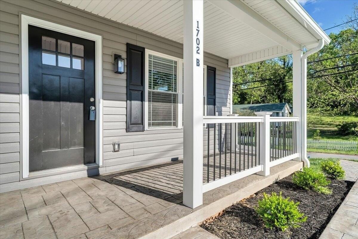 1702 Baldwin Ave Ne #B - Photo 2 of 33