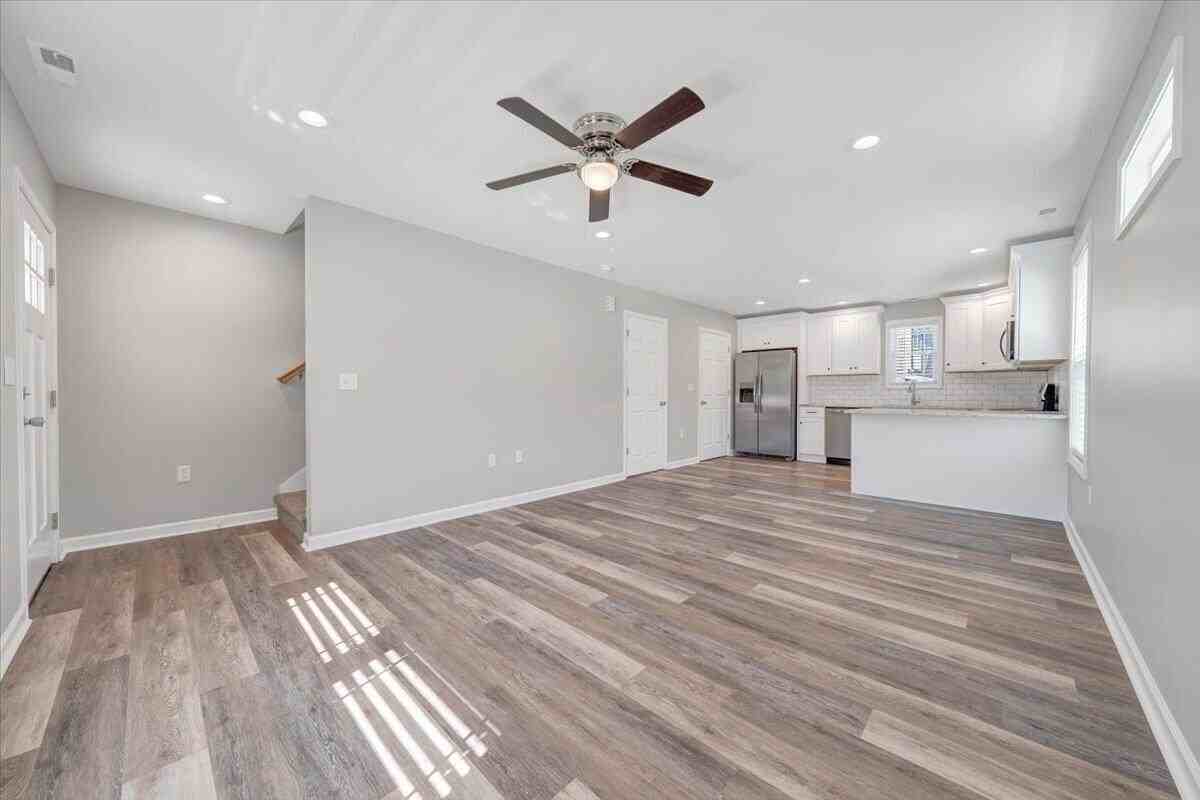 1702 Baldwin Ave Ne #B - Photo 7 of 33