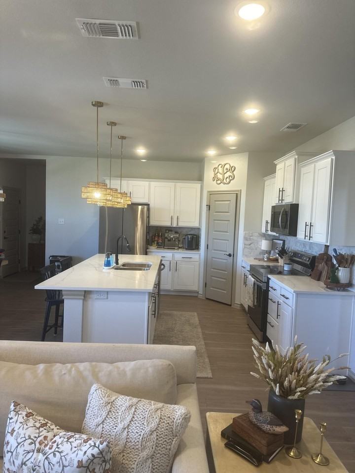 1922 Lamplighter Ln - Photo 6 of 15